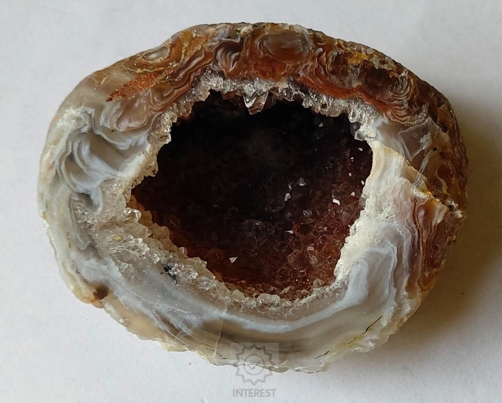 Peříčkový achát s krystalky křišťálu z Brazílie 97,40gr.