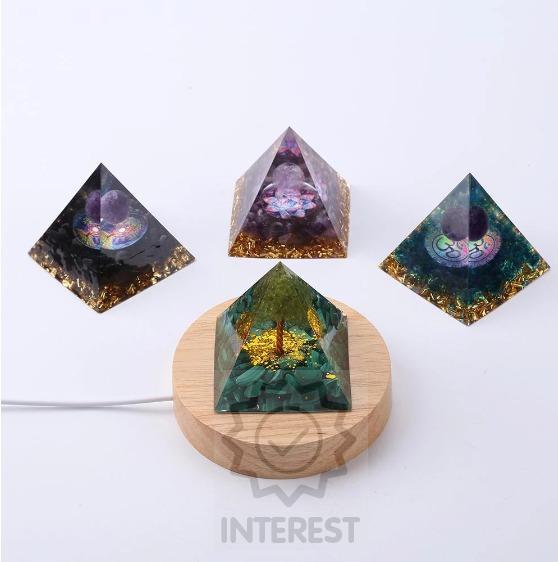 Rozměry průměr: 10cm  Pyramidy mám v nabídce.  Pyramida se položí jen na stojanek.
