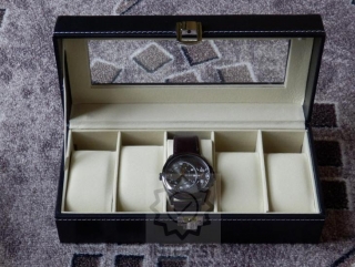 Stylové prosklené pouzdro na 5 kusů hodinek - barva černá