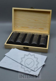 Dřevěná krabička + 50 kapslemi pro sběratele mincí